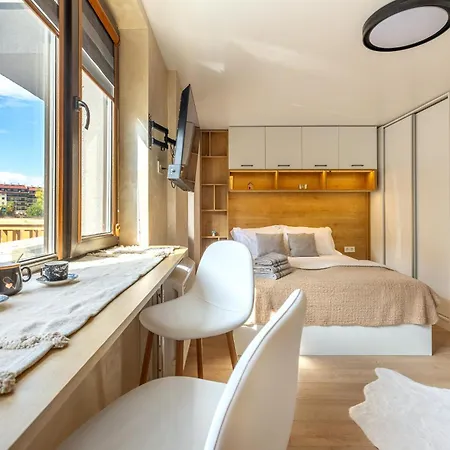 Iva's Dream Studio, Crafted With And Passion Μπάνσκο